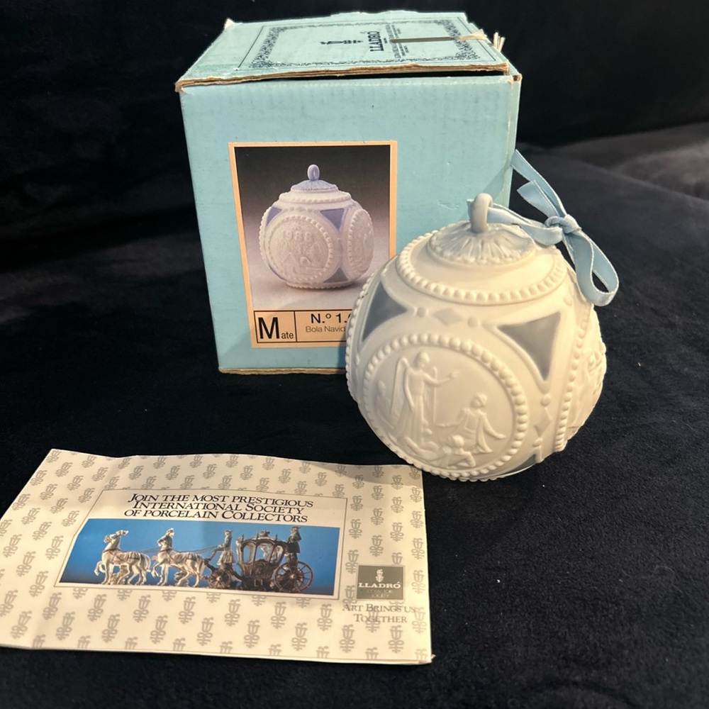Lladro Genuine Porcelan 1988 Bola Navidad Christmas Ornament Vintage
